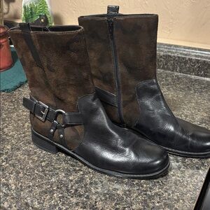 Aerosoles women’s Black and Brown Leather Boots